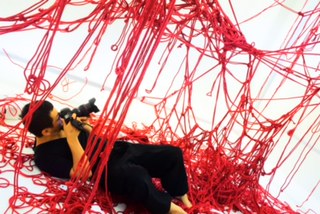 ロープアーティスト一鬼のこ×つながる赤い縄の世界 -『Red』の撮影現場へ-